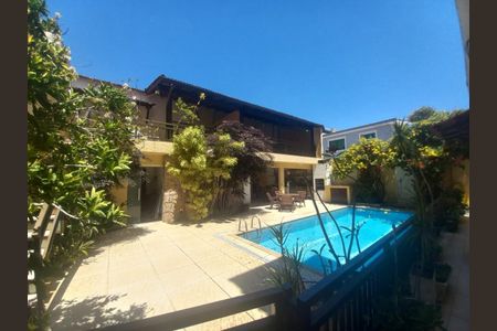 Casa à venda com 288m², 3 quartos e 3 vagasFoto 01