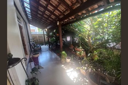 Casa à venda com 288m², 3 quartos e 3 vagasFoto 01