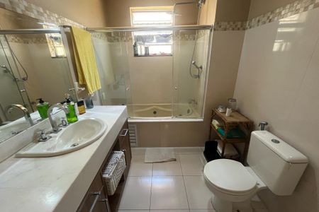 Casa à venda com 288m², 3 quartos e 3 vagasBanheiro 2