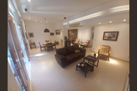 Casa à venda com 288m², 3 quartos e 3 vagasFoto 01