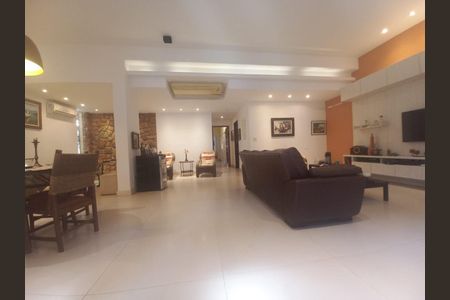 Casa à venda com 288m², 3 quartos e 3 vagasFoto 01