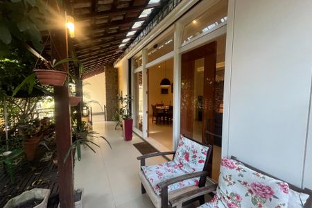 Casa à venda com 288m², 3 quartos e 3 vagasÁrea comum