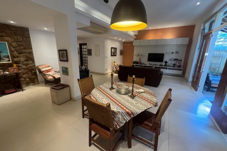 Sala de casa à venda com 3 quartos, 288m² em Jardim Guanabara, Rio de Janeiro