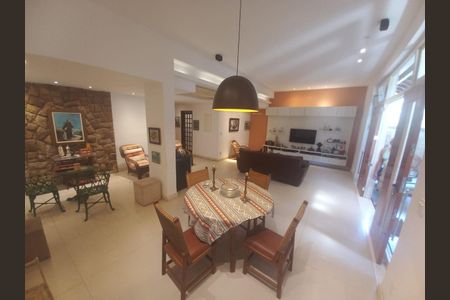 Casa à venda com 288m², 3 quartos e 3 vagasFoto 01