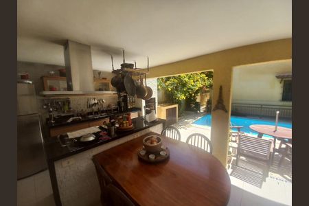 Casa à venda com 288m², 3 quartos e 3 vagasFoto 01