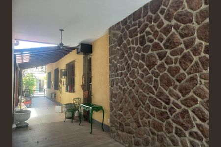 Casa à venda com 288m², 3 quartos e 3 vagasFoto 01