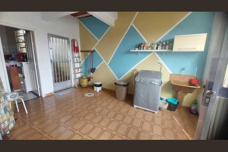 Casa à venda com 200m², 2 quartos e 3 vagasÁrea de serviço