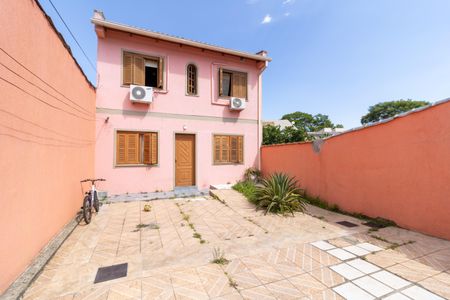Casa à venda com 234m², 4 quartos e sem vaga Casa à venda com 234m², 4 quartos e sem vagaFachada