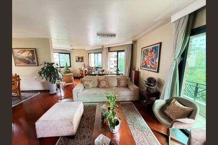 Apartamento à venda com 225m², 4 quartos e 3 vagasFoto 02