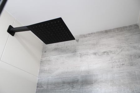 Apartamento à venda com 36m², 1 quarto e 1 vagaDetalhe do banheiro