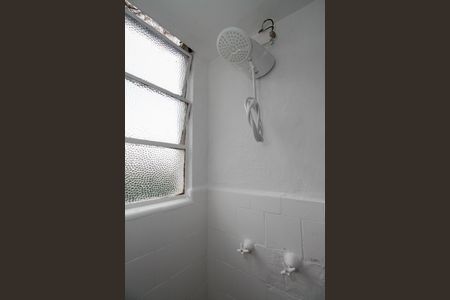 Banheiro de kitnet/studio para alugar com 1 quarto, 47m² em Bela Vista, São Paulo