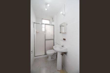 Banheiro de kitnet/studio para alugar com 1 quarto, 47m² em Bela Vista, São Paulo