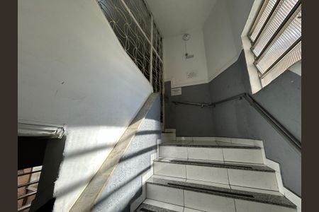 Apartamento para alugar com 65m², 3 quartos e sem vagaEscada