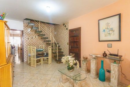 Sala  de casa à venda com 3 quartos, 186m² em Vila Guacuri, Diadema