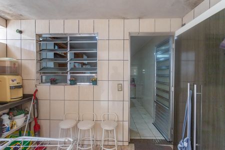 Casa à venda com 186m², 3 quartos e 2 vagasEntrada da cozinha 