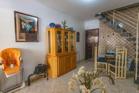 Sala  de casa à venda com 3 quartos, 186m² em Vila Guacuri, Diadema