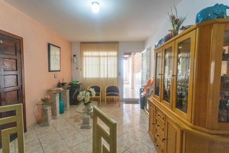 Casa à venda com 186m², 3 quartos e 2 vagasSala 