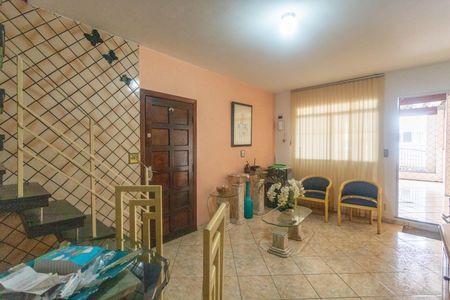 Sala  de casa à venda com 3 quartos, 186m² em Vila Guacuri, Diadema