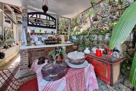 Casa à venda com 220m², 3 quartos e 2 vagasQuintal