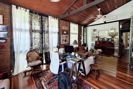 Casa à venda com 220m², 3 quartos e 2 vagasSala