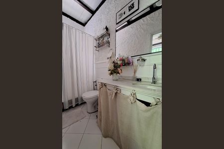 Casa à venda com 220m², 3 quartos e 2 vagasBanheiro 2