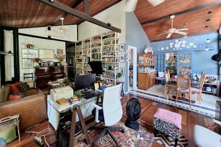 Casa à venda com 220m², 3 quartos e 2 vagasSala