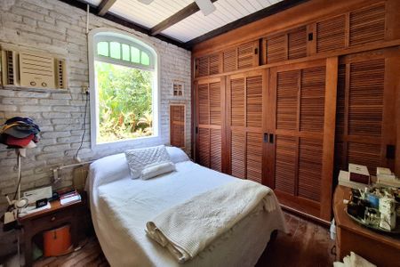 Casa à venda com 220m², 3 quartos e 2 vagasQuarto 3