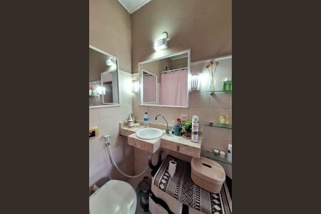 Casa à venda com 220m², 3 quartos e 2 vagasBanheiro 4