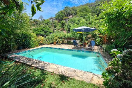 Casa à venda com 220m², 3 quartos e 2 vagasQuintal