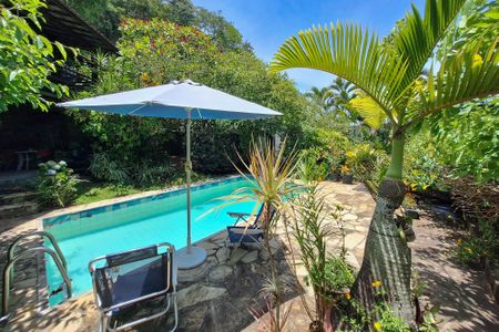 Casa à venda com 220m², 3 quartos e 2 vagasQuintal