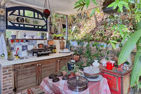 Casa à venda com 220m², 3 quartos e 2 vagasQuintal