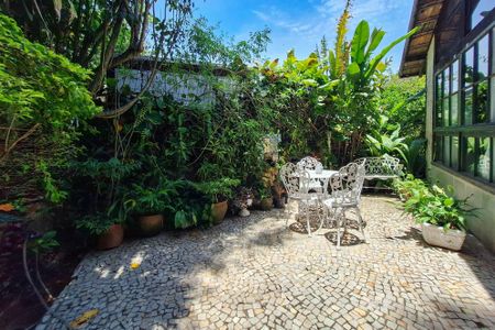 Casa à venda com 220m², 3 quartos e 2 vagasQuintal