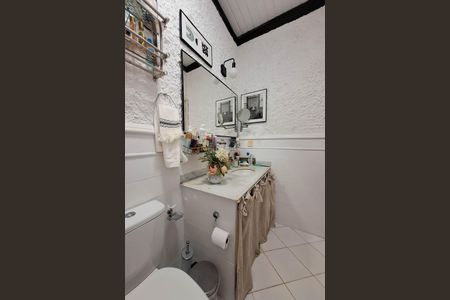 Casa à venda com 220m², 3 quartos e 2 vagasBanheiro 3