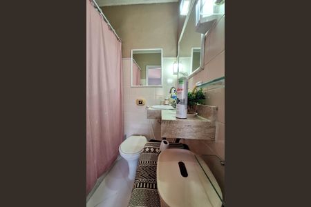 Casa à venda com 220m², 3 quartos e 2 vagasBanheiro 4