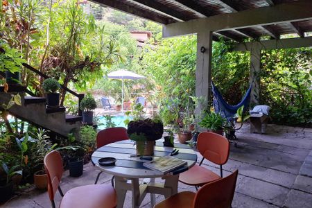 Casa à venda com 220m², 3 quartos e 2 vagasQuintal