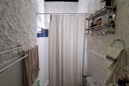 Casa à venda com 220m², 3 quartos e 2 vagasBanheiro 2