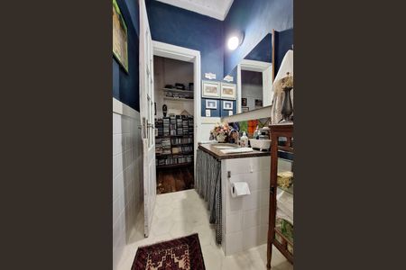 Casa à venda com 220m², 3 quartos e 2 vagasBanheiro 2