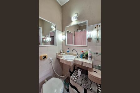 Casa à venda com 220m², 3 quartos e 2 vagasBanheiro 4