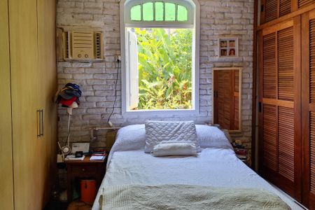 Casa à venda com 220m², 3 quartos e 2 vagasQuarto 3