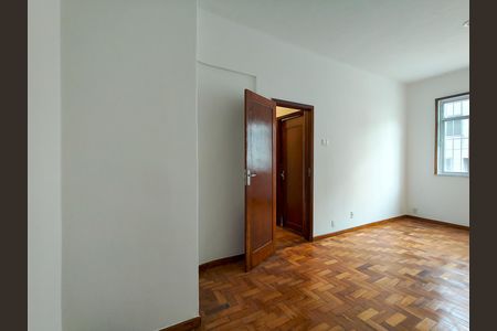 Quarto 1 de apartamento para alugar com 2 quartos, 79m² em Grajaú, Rio de Janeiro