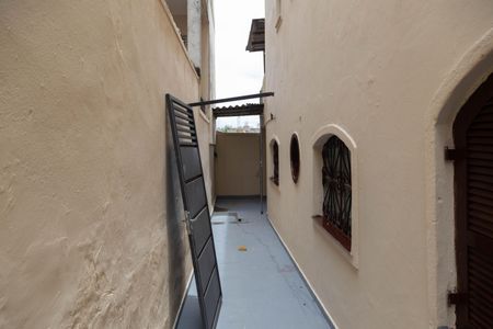 Casa à venda com 150m², 3 quartos e 2 vagas Casa à venda com 150m², 3 quartos e 2 vagasCorredor externo