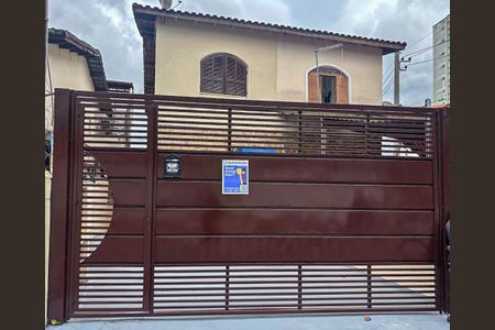 Casa à venda com 150m², 3 quartos e 2 vagas Casa à venda com 150m², 3 quartos e 2 vagasFachada