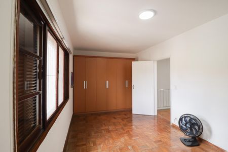 Casa à venda com 350m², 4 quartos e 5 vagasQuarto 2
