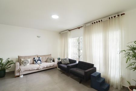 Casa à venda com 350m², 4 quartos e 5 vagasSala