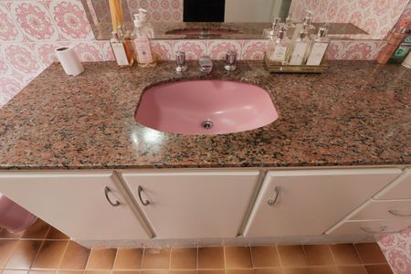 Casa à venda com 350m², 4 quartos e 5 vagasBanheiro 2