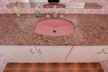 Casa à venda com 350m², 4 quartos e 5 vagasBanheiro 1