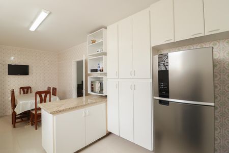 Casa à venda com 350m², 4 quartos e 5 vagasCozinha 