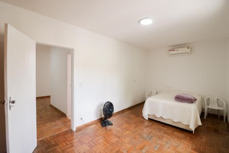 Casa à venda com 350m², 4 quartos e 5 vagasQuarto 2