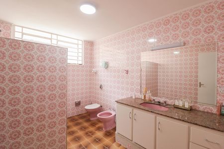 Casa à venda com 350m², 4 quartos e 5 vagasBanheiro 2