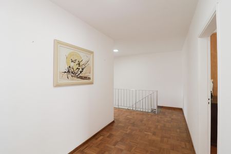 Casa à venda com 350m², 4 quartos e 5 vagasEscada